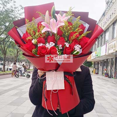 成都19朵红玫瑰百合，与你幸福前行