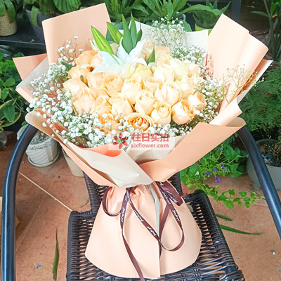 成都33朵香槟玫瑰百合，心里永远是你